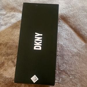 Slippers. This is more of a peach 🍑 color